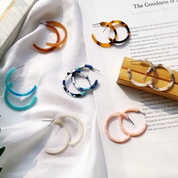 Feather Light Acrylic Hoops Earrings - Picture 2 of 4